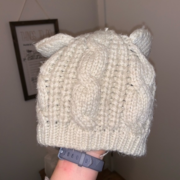 Knit beanie with cute ears - Picture 2 of 5